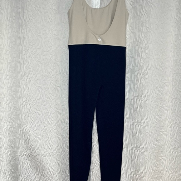 Strut This! Elegant Black and Cream Jumpsuit- Size Medium - Picture 4 of 13